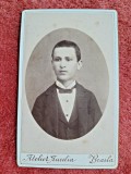 Fotografie tip CDV, tanar cu papion, inceput de secol XX