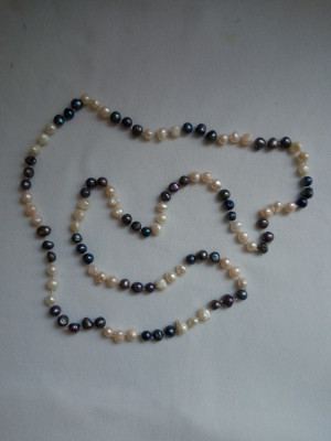 Colier perle naturale albe si negre | Okazii.ro
