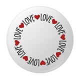 Cumpara ieftin Insigna rotunda Love cu inimioare rosii dispuse circular, 58 mm, model romantic cu prindere ac