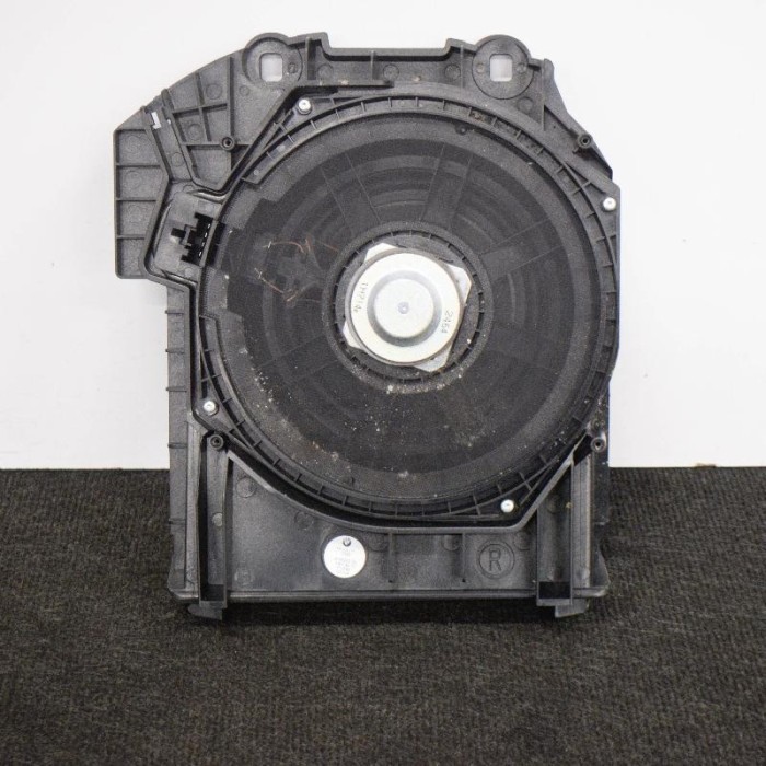 Subwoofer podea dreapta BMW 5 F10 2011 OEM: 9195200 | 10779808