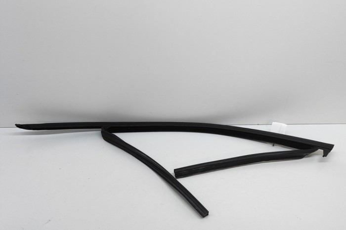 Bandou superior ușă st&acirc;nga față BMW 3 G20, G28 2023 OEM: 7407403 29995519