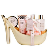 Set gel dus, lotiune corp, crema maini, exfoliant, burete plasa Scented Bath Rose Shoe, IDC Institute 44509, 540 ml