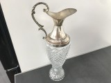 Deosebita carafa din sticla cu montura argintata,veche,frumos decorată,de decor.