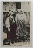 FETE RUTENE DIN CARPATI , IN PORT POPULAR , FOTOGRAFIE IN EXTERIOR , CARTE POSTALA ILUSTRATA , PERIOADA INTERBELICA