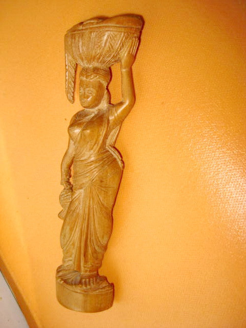 7234-Statuieta India lemn manual sculptata. Stare buna.