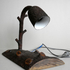 Lampa vintage artizanala anii 60, confectionata din lemn + rasina, nefunctionala