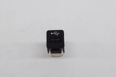 USB BMW 3 G20, G28 2021 OEM: 9229294 14963166 foto