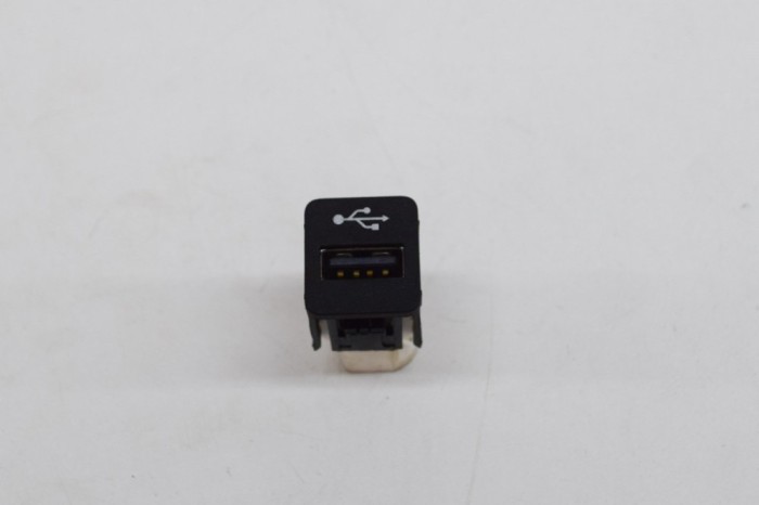 USB BMW 3 G20, G28 2021 OEM: 9229294 14963166