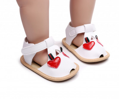 Sandalute albe cu inimioare (Marime Disponibila: 12-18 luni (Marimea 21 foto