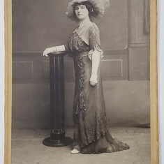 TANARA CU PALARIE , IN STUDIO , FOTOGRAFIE , CCA. 1900