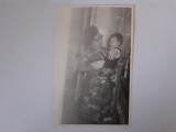 Fotografie dimensiune CP cu femeie și băiețel