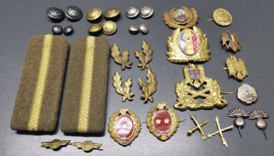Rom&amp;acirc;nia Lot efecte militare RSR ( epoleți, cuci, nasturi, petite) foto