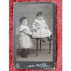 Fotografie tip CDV, doua fetite, inceput de secol XX