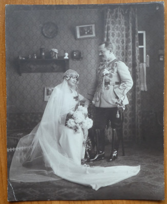 Fotografie mare pe carton gros ; Miri , ofiter in tinuta de gala , Galati , 1926 foto