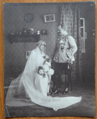 Fotografie mare pe carton gros; Miri, ofiter in tinuta de gala, Galati, 1926 foto