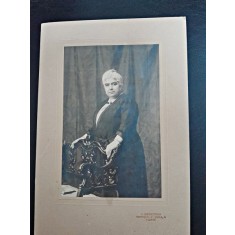Fotografie pe carton, femeie perioada interbelica