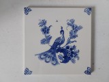 Placa ceramica Blue Delft, semnata, originala, cu paun albastru, 15x15cm, pictata manual