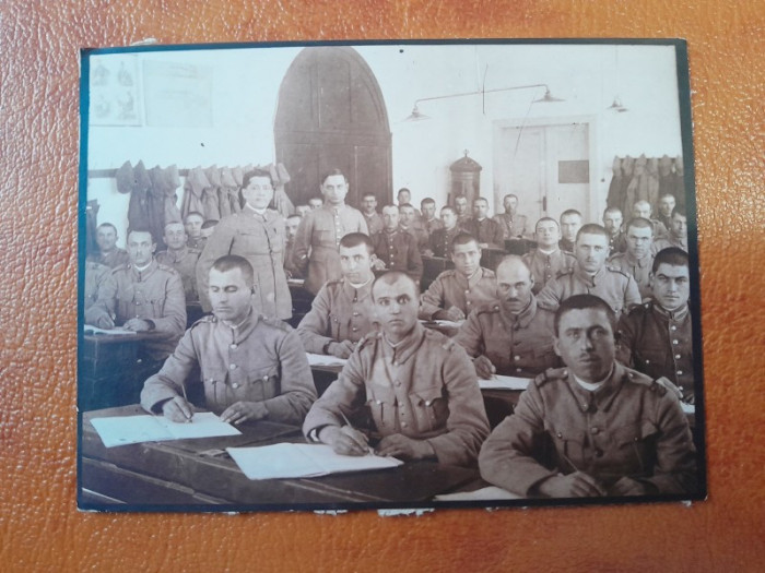 Fotografie, militari la cursuri, perioada interbelica