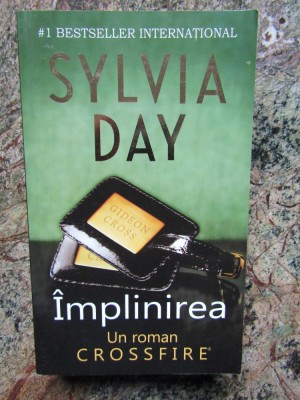 Sylvia Day - Implinirea foto