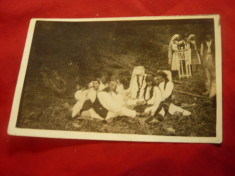 Fotografie tip carte postala - grup in costume populare romanesti foto