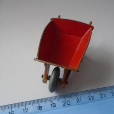 bnk jc Dinky 105B Wheelbarrow (1952-1954)