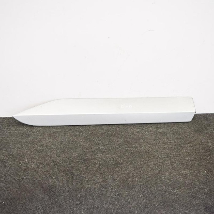 Bandou inferior ușă dreapta spate SKODA SUPERB III 3V3 2016 OEM: 3V0854950C 10021352