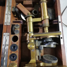 Microscop Leitz,1900,in cutie, functional,numeroase oculare si obiective,complet