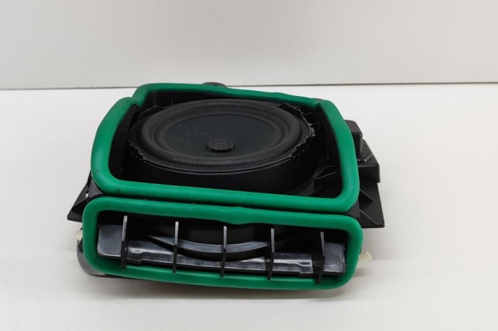 Subwoofer podea dreapta BMW 3 Touring G21 2020 OEM: 2622566 | 25588420