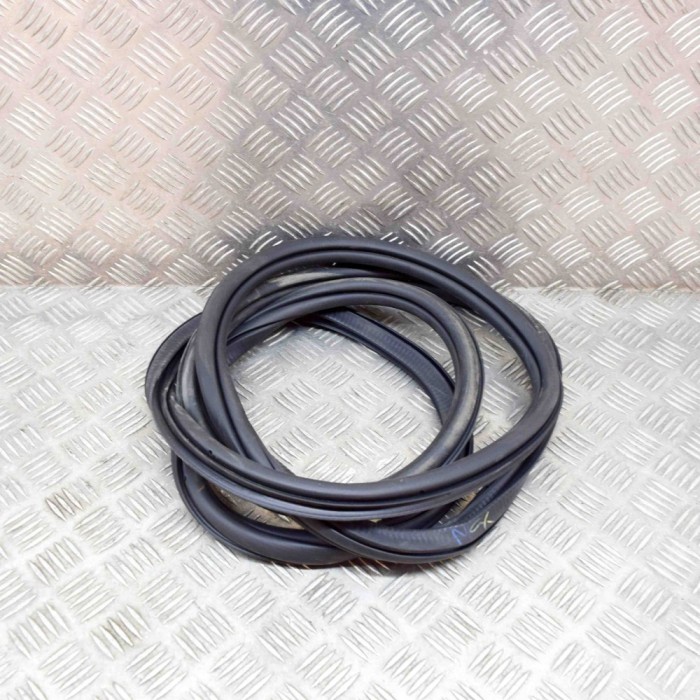 Garnitura ușă st&acirc;nga spate VW TIGUAN AD1 2020 OEM: 5NN867913