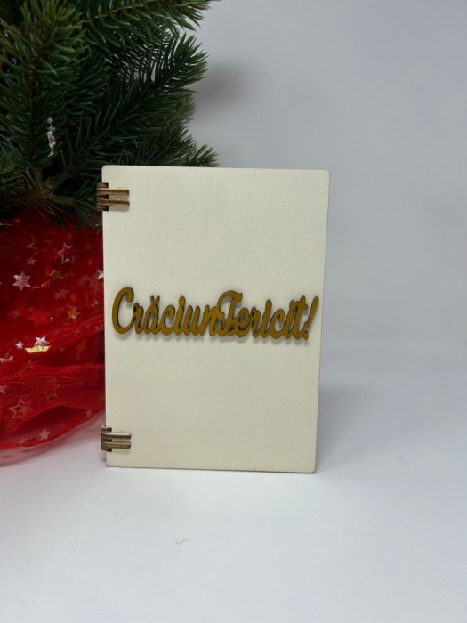 Felicitare din lemn cu textul ,,Craciun Fericit!