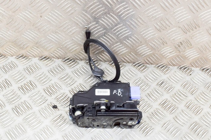 &Icirc;ncuietoare ușă dreapta față VW TOURAN 1T3 2011 OEM: 3D2837016AB | 15292202