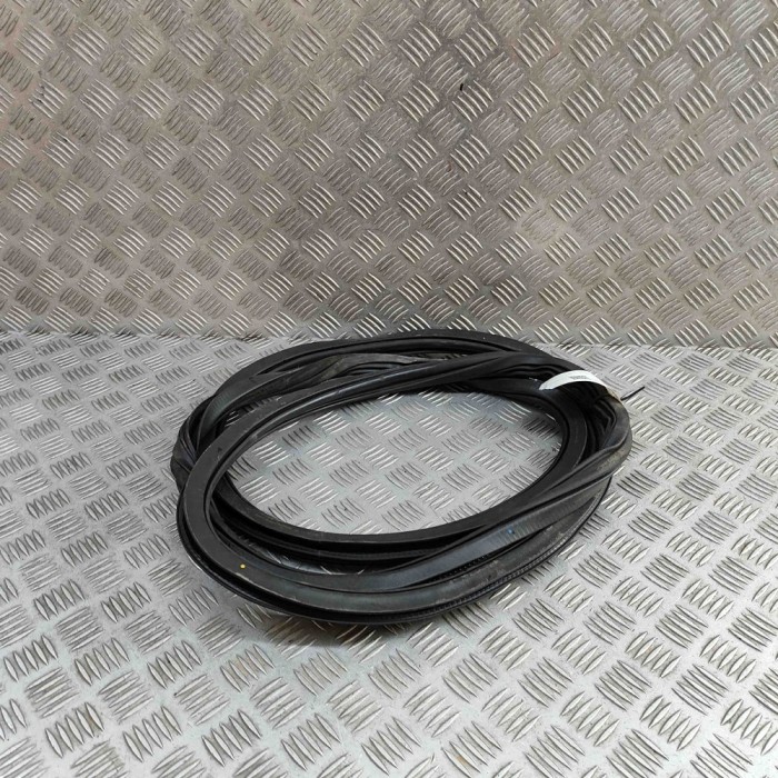 Garnitura ușă dreapta față AUDI Q7 4M 2016 OEM: 4M0831721B