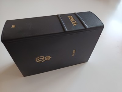 BIBLIA 1939 TRADUCATORI GALA GALACTION SI VASILE RADU. FACSIMIL LUX COPERTI PIELE CU CIFRUL REGELUI CAROL II foto
