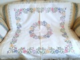 Fata de masa Vintage din In cu broderie manuala in cruciulite