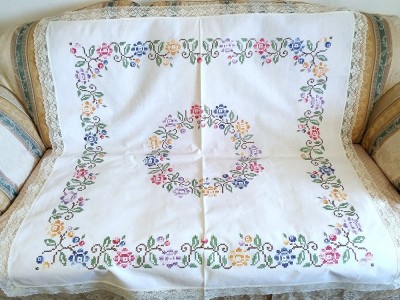 Fata de masa Vintage din In cu broderie manuala in cruciulite foto
