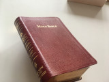 HOLY BIBLE- NEW KING JAMES VERSION/ WORDS OF CHRIST IN RED. MARGINI AURITE/CUTIE