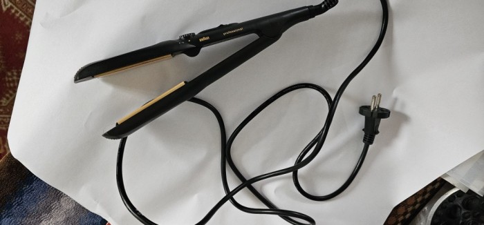 Placă de &icirc;ndreptat părul, Braun Professional Ceramic Tip 3 543 , FUNCTIONEAZA .