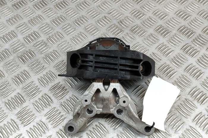Suport motor dreapta JEEP Avenger J2 2024 OEM: 9834135980 | 29053922