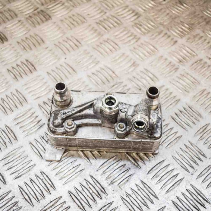 Răcitor de ulei MERCEDES-BENZ C W205 2015 OEM: A0995002500