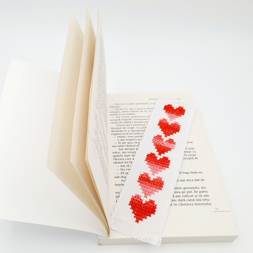 Semn de carte cusut manual pe etamina brodata la margini, Hearts | Okazii.ro