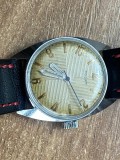 &bull; Poljot (Полет),fabricat &icirc;n Uniunea Sovietică (URSS) , mecanic cu armare manuală (cu 17 rubine / 17 jewels), unisex.