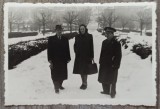 Fotografie de grup, militar cu sabie