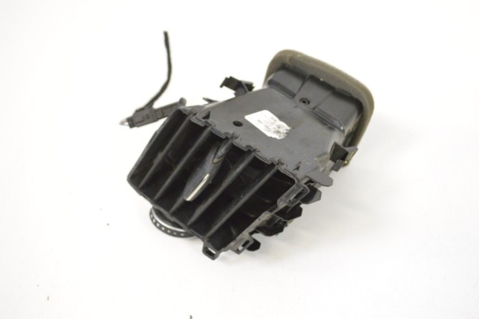 Gura de ventilație planșa de bord AUDI Q5 FY 2017 OEM: 80C820902 13364765