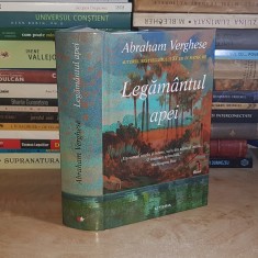 ABRAHAM VERGHESE - LEGAMANTUL APEI ( ROMAN ) , 2024 ( CARTONATA ) *