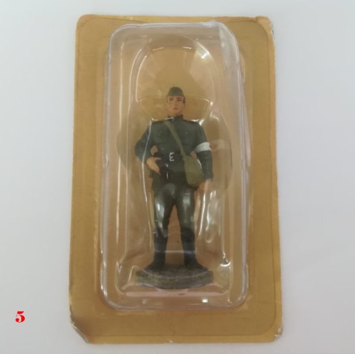 Figurina Armata Rosie - Sergent in serviciul medical in uniforma de campanie (5)