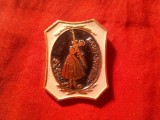 Insigna veche URSS - Balet Giselle , metal si email , dim.=3x2,3cm