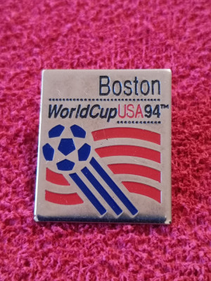 Insigna logo - Campionatul Mondial de Fotbal USA 1994 (Boston) foto