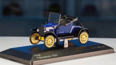 Ford Model T deluxe-runabout - WhiteBox 1:43 foto