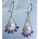 B130. Cercei perla cu sateliti de zirconiu violet, fir auriu de goldfilled, 2cm