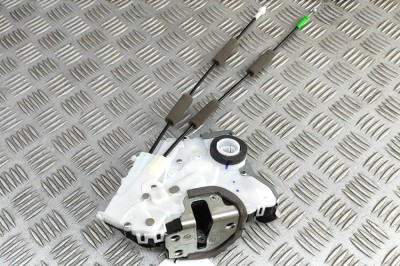&amp;Icirc;ncuietoare ușă dreapta față TOYOTA YARIS CROSS MXP_ 2023 OEM: 69030-0D131 | 31998102 foto